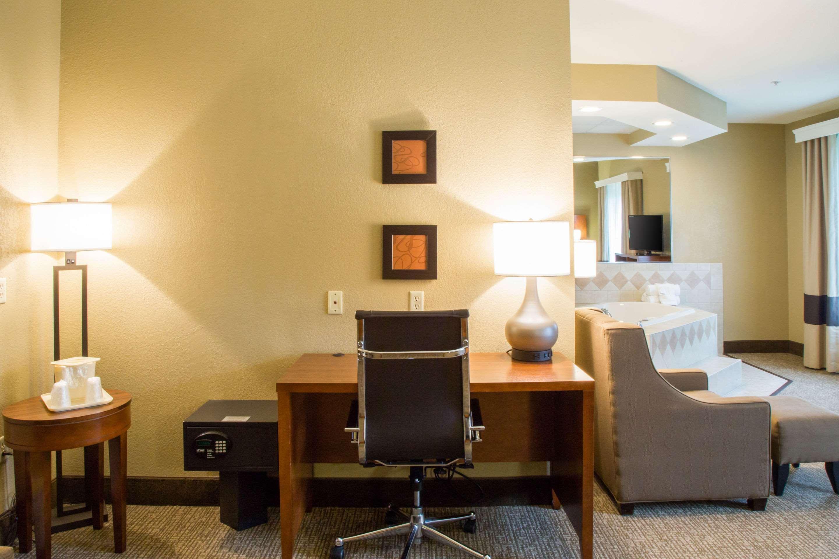 Comfort Suites Grand Rapids South Kentwood Εξωτερικό φωτογραφία
